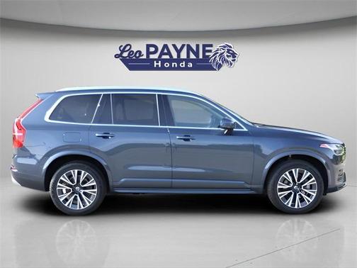 2022 Volvo XC90 T6 Momentum