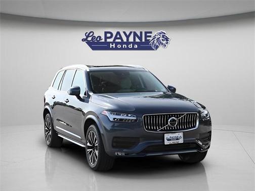 2022 Volvo XC90 T6 Momentum