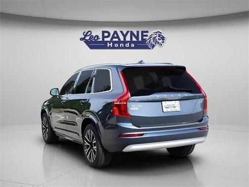 2022 Volvo XC90 T6 Momentum