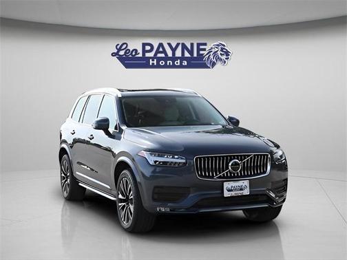2022 Volvo XC90 T6 Momentum