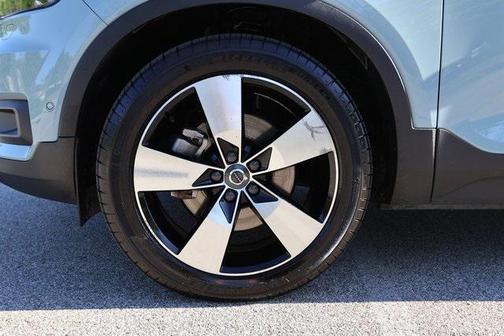 2019 Volvo XC40 T5 Momentum