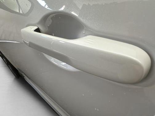 Platinum White Pearl 2026 Honda Pilot Touring 8-Passenger