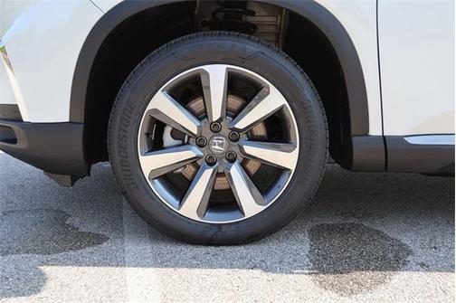2025 Honda Pilot Touring 8-Passenger