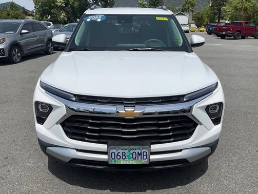 Summit White 2025 Chevrolet Trailblazer LT