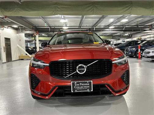 2023 Volvo XC60 B6 Ultimate Dark Theme