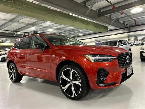 2023 Volvo XC60 B6 Ultimate Dark Theme