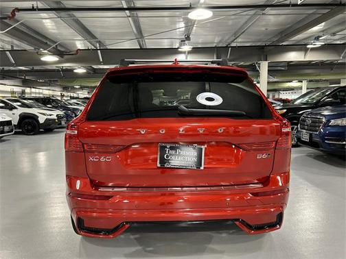 2023 Volvo XC60 B6 Ultimate Dark Theme