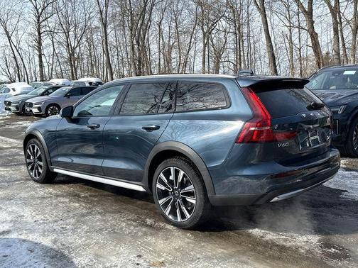2026 Volvo V60 Cross Country Ultra, B5 AWD Gas (mild hybrid)