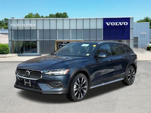2026 Volvo V60 Cross Country Ultra, B5 AWD Gas (mild hybrid)