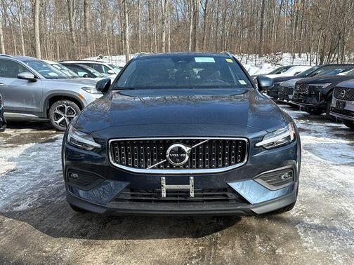 2026 Volvo V60 Cross Country Ultra, B5 AWD Gas (mild hybrid)