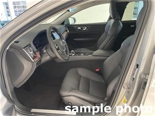 2025 Volvo V60 Cross Country Plus, B5 AWD Gas (mild hybrid)