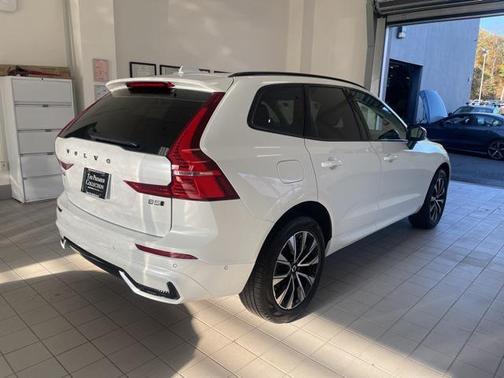 2025 Volvo XC60 B5 Plus