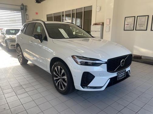 2025 Volvo XC60 B5 Plus