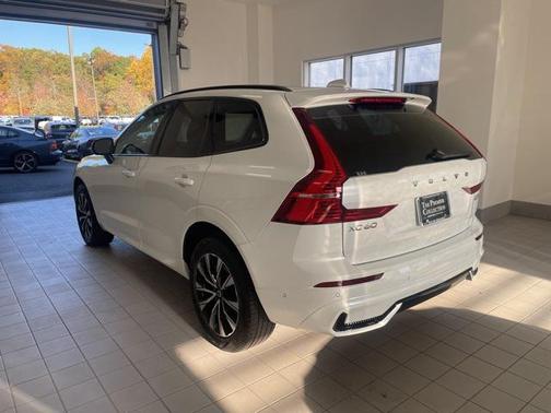 2025 Volvo XC60 B5 Plus