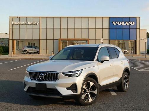 2026 Volvo XC40 B5 Core