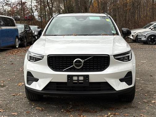 2026 Volvo XC40 B5 Core