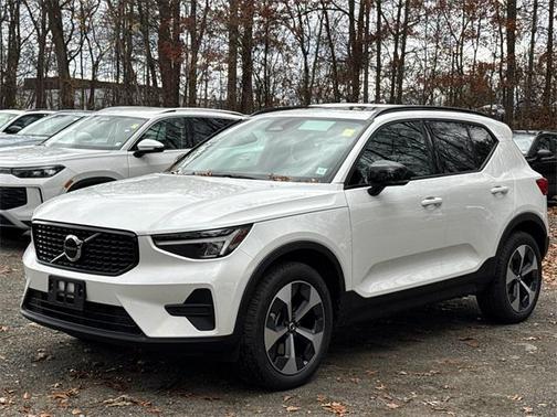 2026 Volvo XC40 B5 Core
