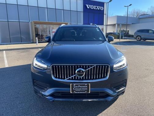 2022 Volvo XC90 T6 Momentum