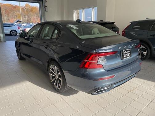 2022 Volvo S60 T5 Momentum