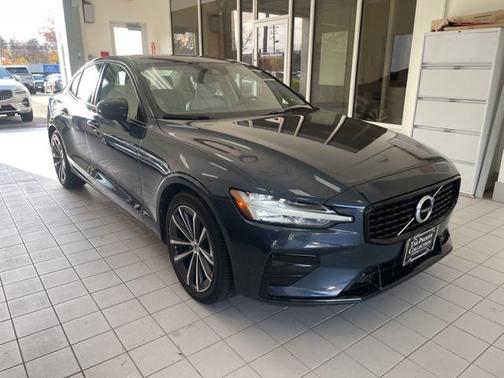 2022 Volvo S60 T5 Momentum