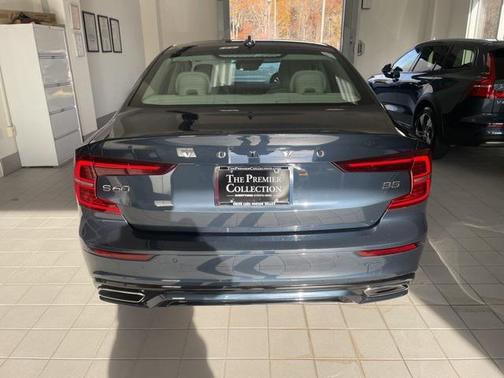 2022 Volvo S60 T5 Momentum
