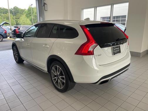 2018 Volvo V60 Cross Country T5
