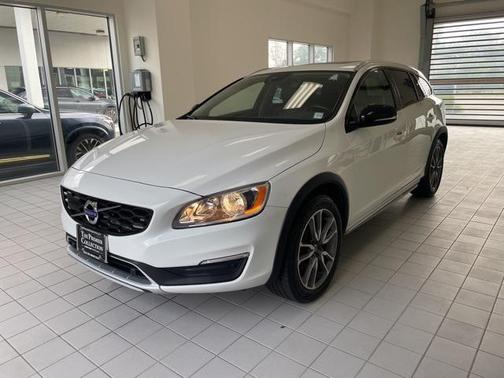 2018 Volvo V60 Cross Country T5