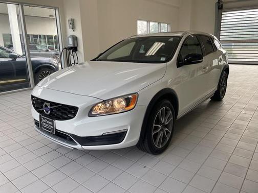 2018 Volvo V60 Cross Country T5