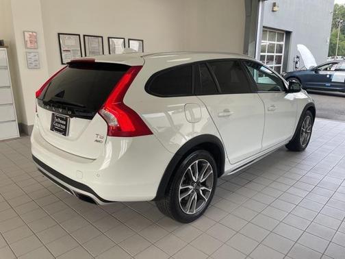 2018 Volvo V60 Cross Country T5