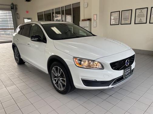 2018 Volvo V60 Cross Country T5