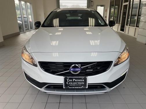 2018 Volvo V60 Cross Country T5