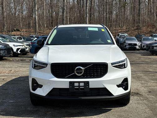 2026 Volvo XC40 Plus, B5 AWD Gas (mild hybrid), Dark