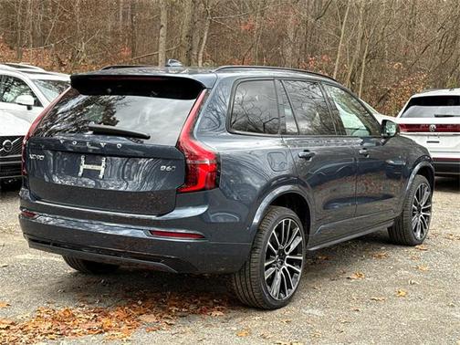 2026 Volvo XC90 B6 Ultra Dark Theme 7-Seater