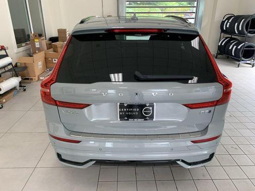 2024 Volvo XC60 B5 Plus Dark Theme