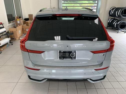 2024 Volvo XC60 B5 Plus Dark Theme