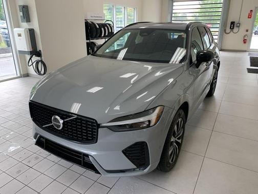 2024 Volvo XC60 B5 Plus Dark Theme