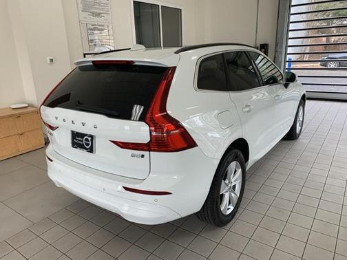 2022 Volvo XC60 B5 Momentum