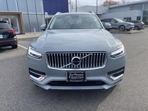 2024 Volvo XC90 B5 Core Bright Theme