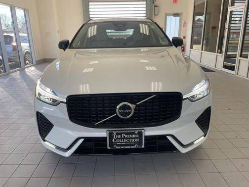 2023 Volvo XC60 B5 Plus Dark Theme