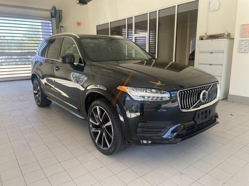 2022 Volvo XC90 T6 Momentum