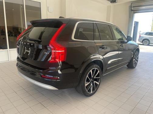 2022 Volvo XC90 T6 Momentum