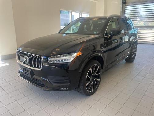 2022 Volvo XC90 T6 Momentum