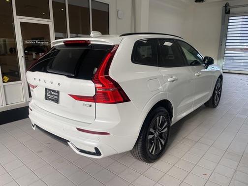 2025 Volvo XC60 B5 Core