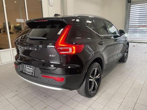 2025 Volvo XC40 B5 Core Bright Theme