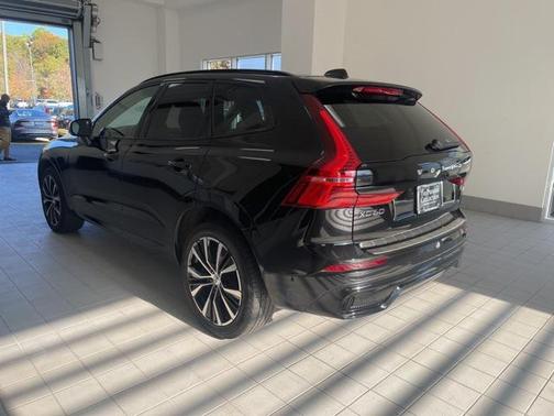 2023 Volvo XC60 B5 Plus Dark Theme