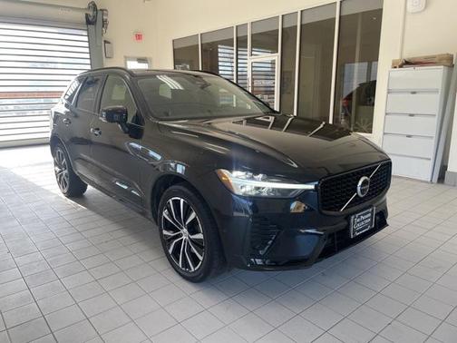 2023 Volvo XC60 B5 Plus Dark Theme