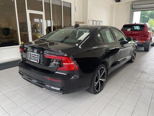 2025 Volvo S60 B5 Plus