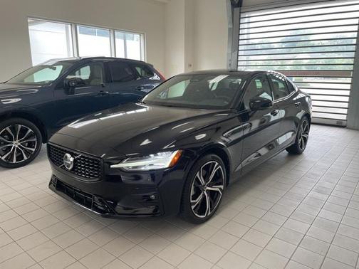 2025 Volvo S60 B5 Plus