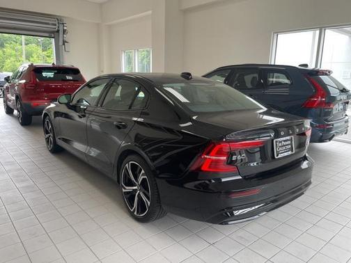 2025 Volvo S60 B5 Plus