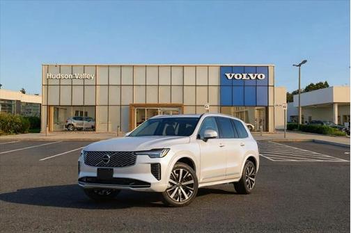 2025 Volvo XC90 B5 Core
